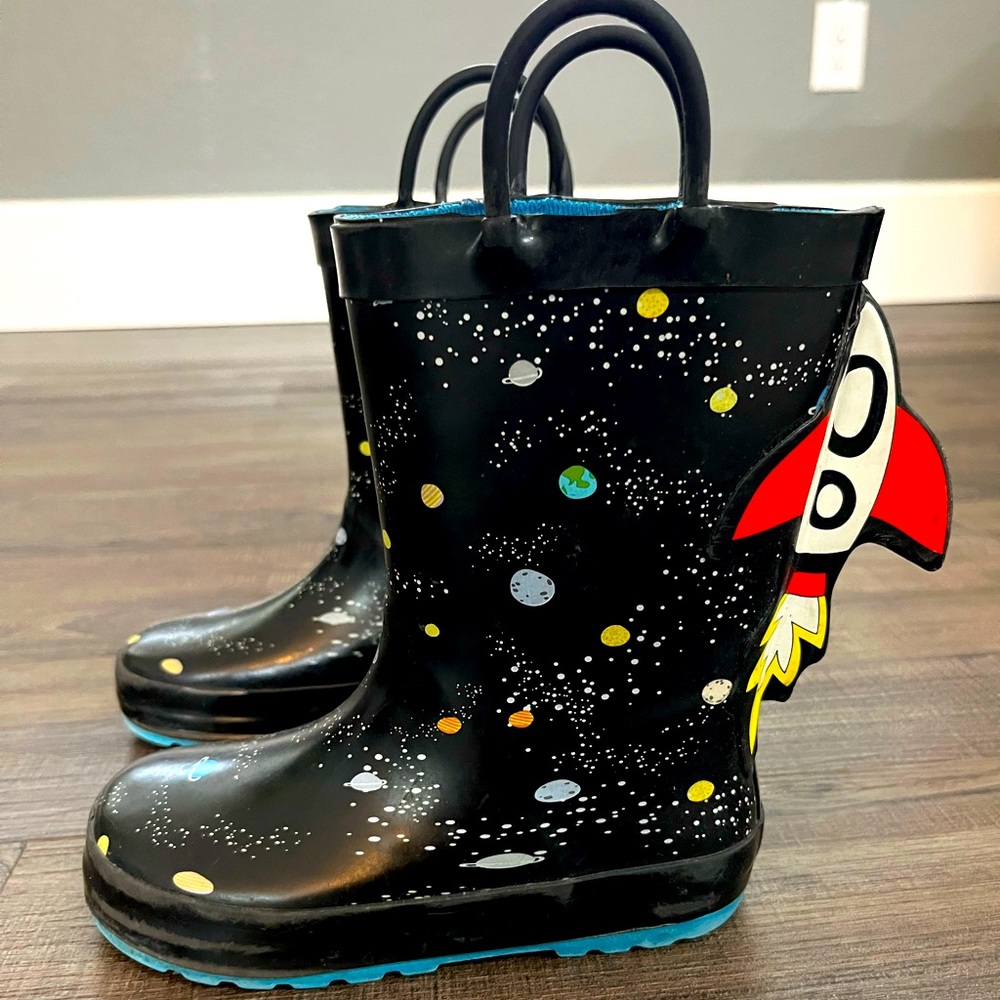 Boys Toddler Size 9/10 Rain Boots